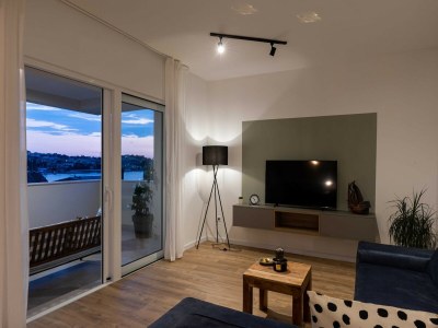 Apartment Apartments aMare - Three Bedroom Apartment with Balcony and Sea View - Features photo 7