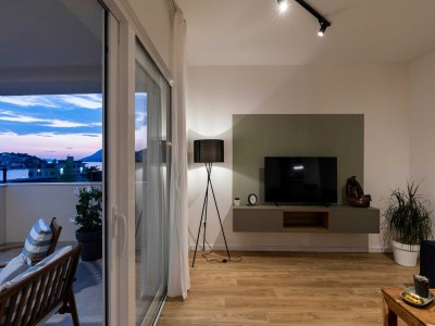 Apartment Apartments aMare - Three Bedroom Apartment with Balcony and Sea View - Features photo 32