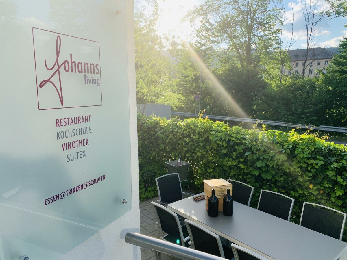 Apartment Suite, Dusche oder Bad, WC, 2 Schlafräume - Outdoor photo 5