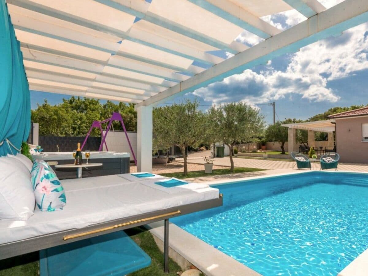 Villa Villa Korana *with pool and whirlpool* - Outdoor photo 4