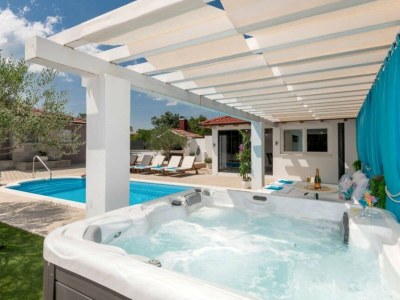 Villa Villa Korana *with pool and whirlpool* - Outdoor photo 2