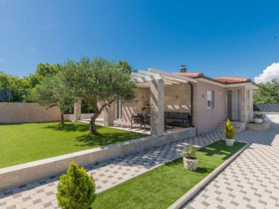 Villa Villa Korana *with pool and whirlpool* - Outdoor photo 12