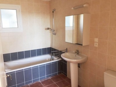 Villa Impressive villa overlooking the hill - Features photo 33