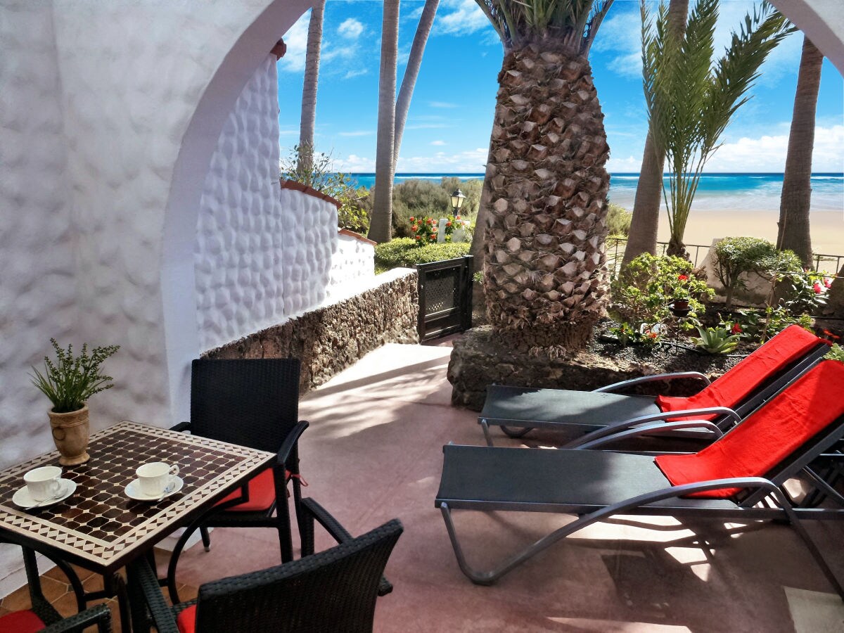 Apartment Beach Apartment directly by the sea - Vacation under palm trees