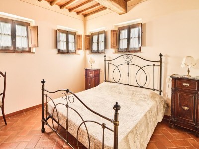 Villa Farmhouse in Chianti with Pool and Garden - Features photo 26