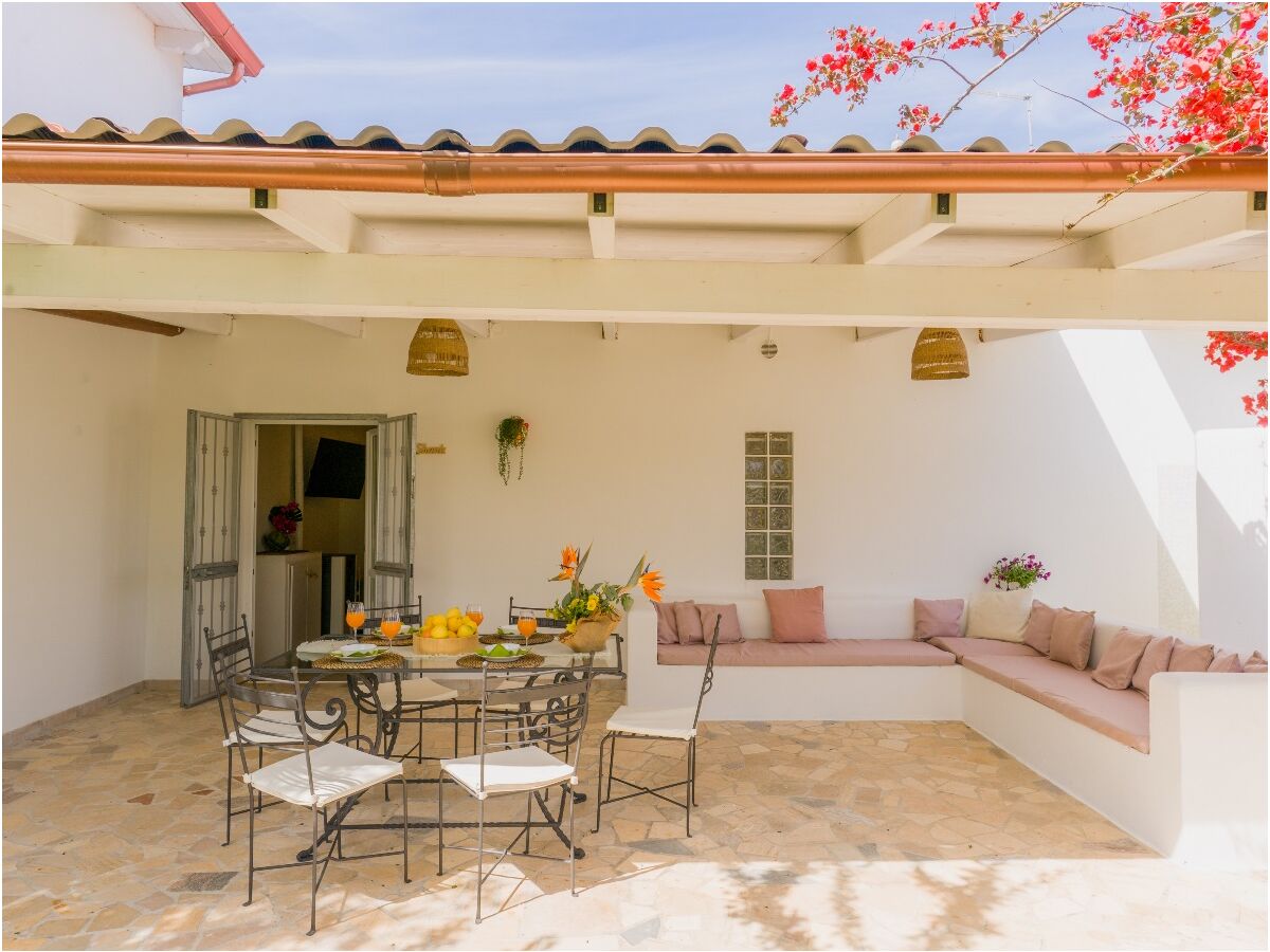 Holiday house Villa with swimming pool - Outdoor photo 4