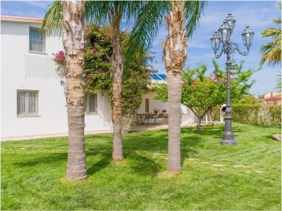 Holiday house Villa with swimming pool - Outdoor photo 12