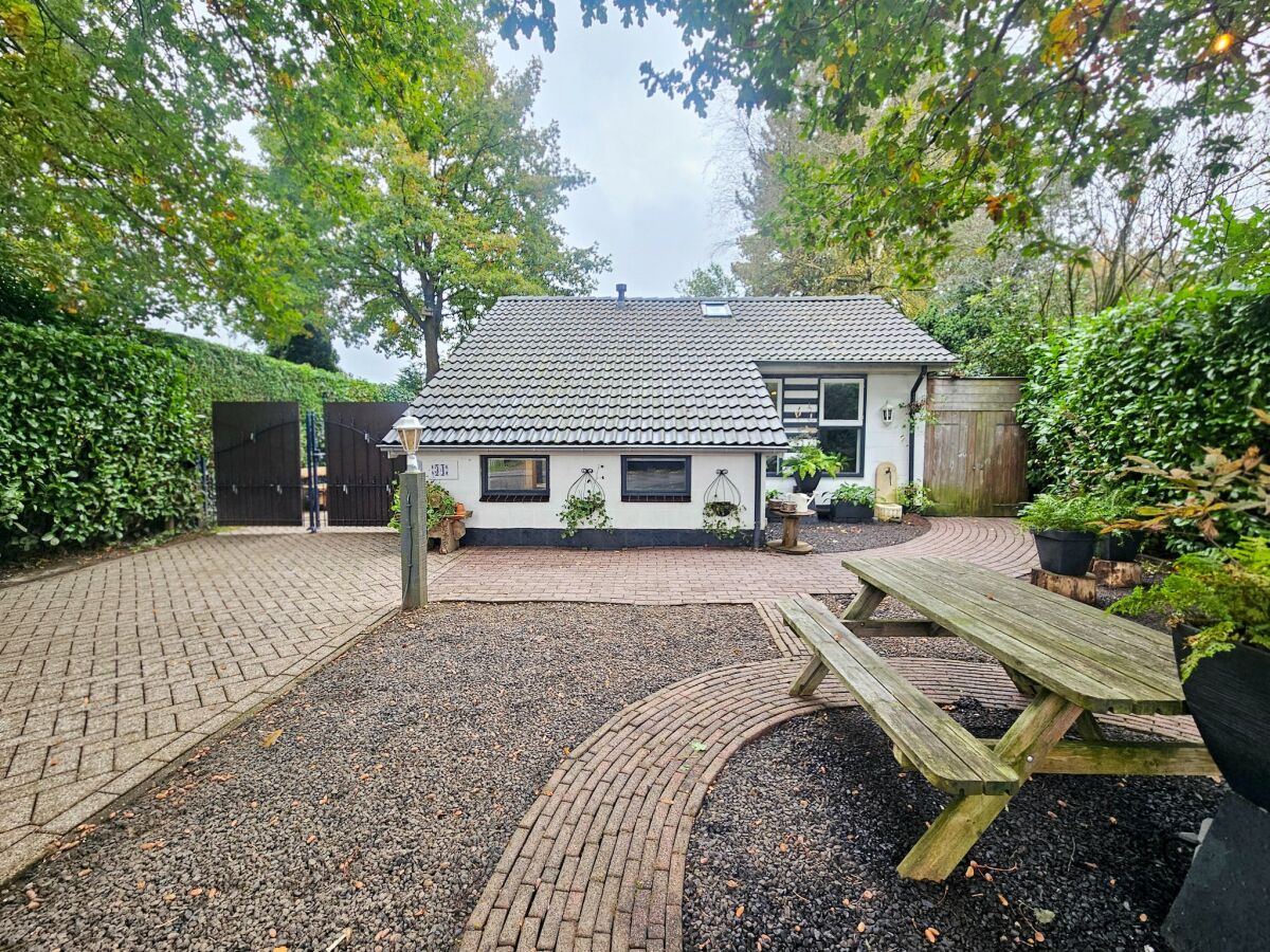 Holiday house Malerischer Aufenthalt in der Nähe von Stadt und See - Outdoor photo 3