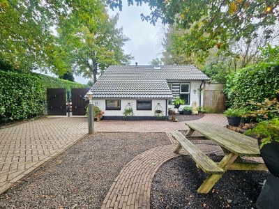 Holiday house Malerischer Aufenthalt in der Nähe von Stadt und See - Outdoor photo 3