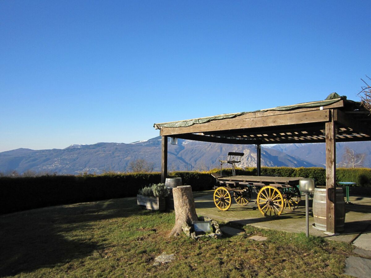Farmhouse Farmhouse in Verbania with Mountain Views