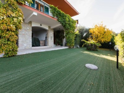 Villa Villa in Torri with Pool & Mountain Views in Torri del Benaco - Villa