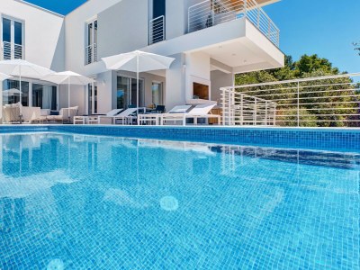 Villa with pool and sea view 80m from the beach KorÄ - Outdoor photo 10