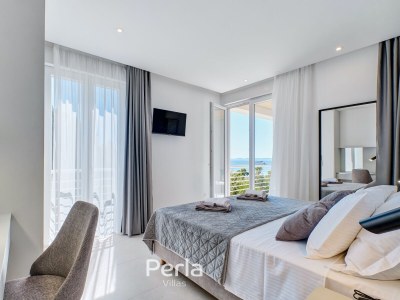 Villa with pool and sea view 80m from the beach KorÄ - Features photo 32