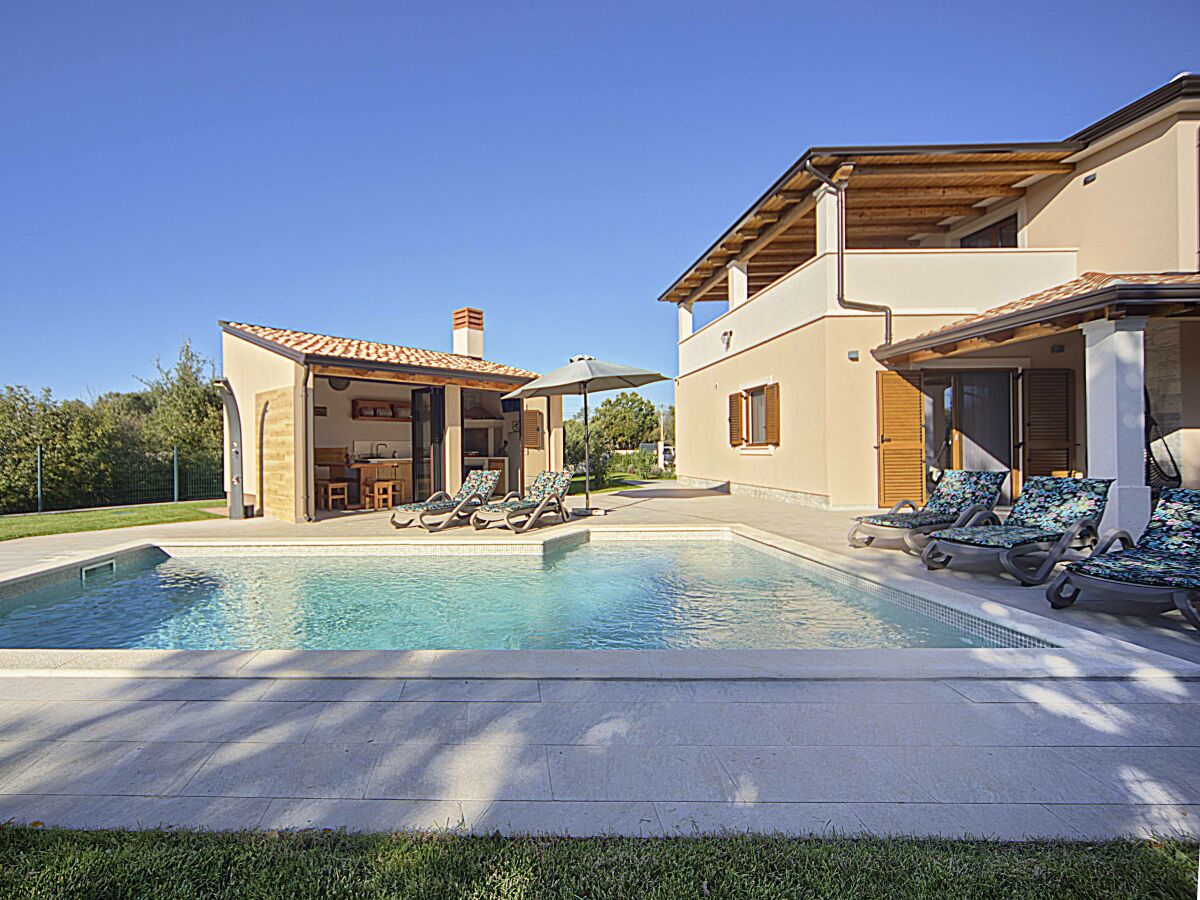 Villa Villa with pool Klarići - Outdoor photo 2