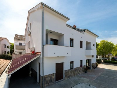 Apartment Gemütliche Ferienwohnung in Meeresnähe in Malinska - Outdoor photo 2