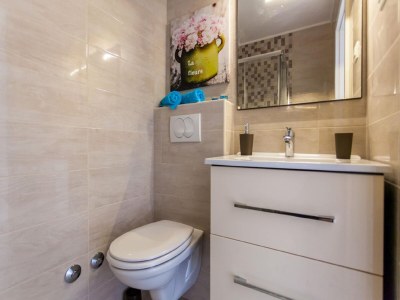 Apartment Apartment in Omišalj with Rooftop Terrace - Features photo 10