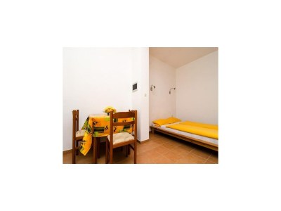 Apartment Studio apartment with terrace in Drace - Features photo 13