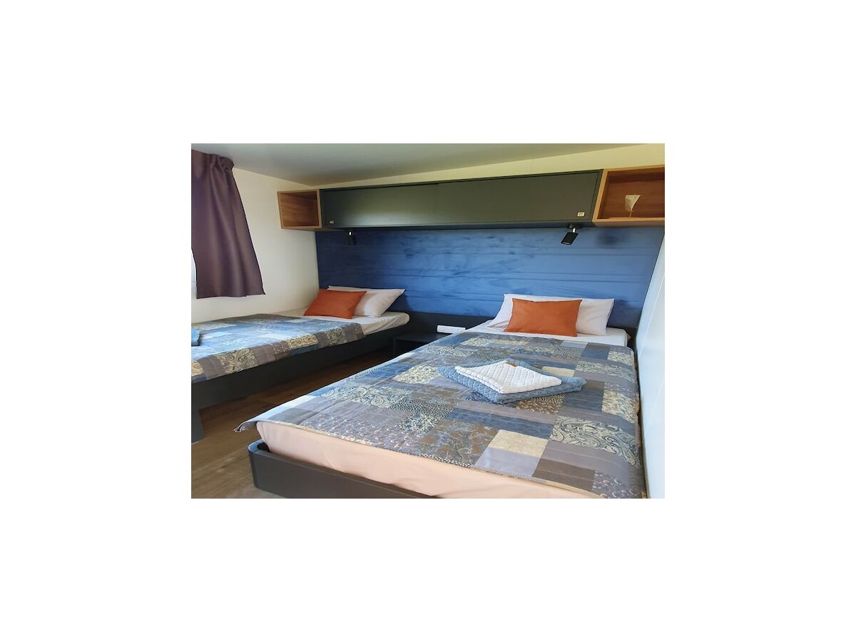 caravan Mobile Homes Karlo & Dino - Superior Two Bedroom Mobile Home - Features photo 5