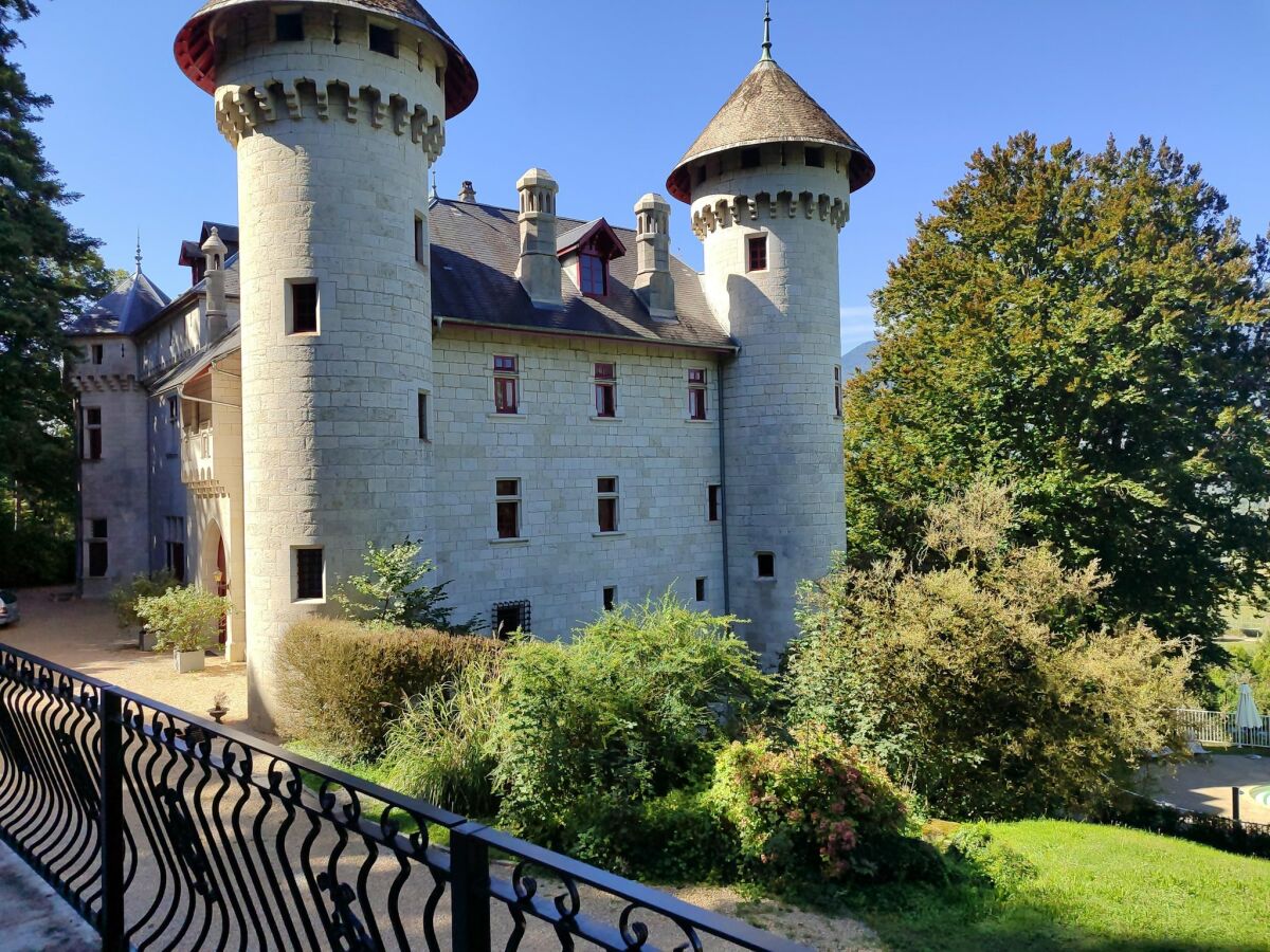 Holiday park Alpine Chalet Retreat with Pool
