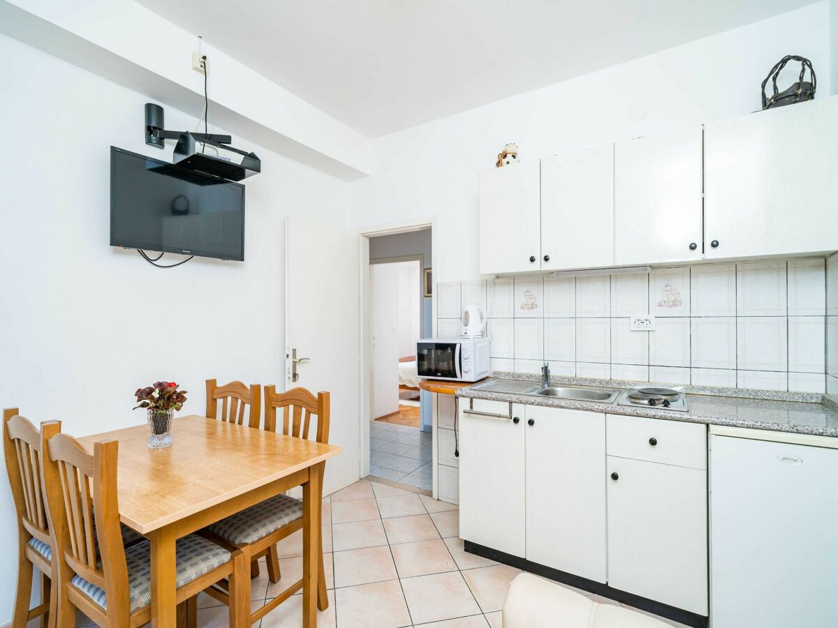 Apartment Apartments Nikolina (LU) - Two-Bedroom Apartment with Balcony - Features photo 3