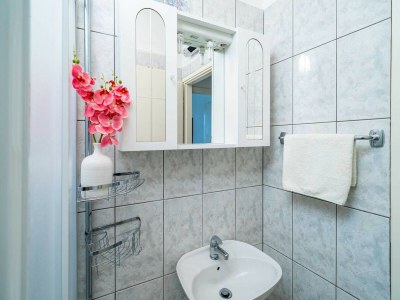 Apartment Apartments Nikolina (LU) - Two-Bedroom Apartment with Balcony - Features photo 4