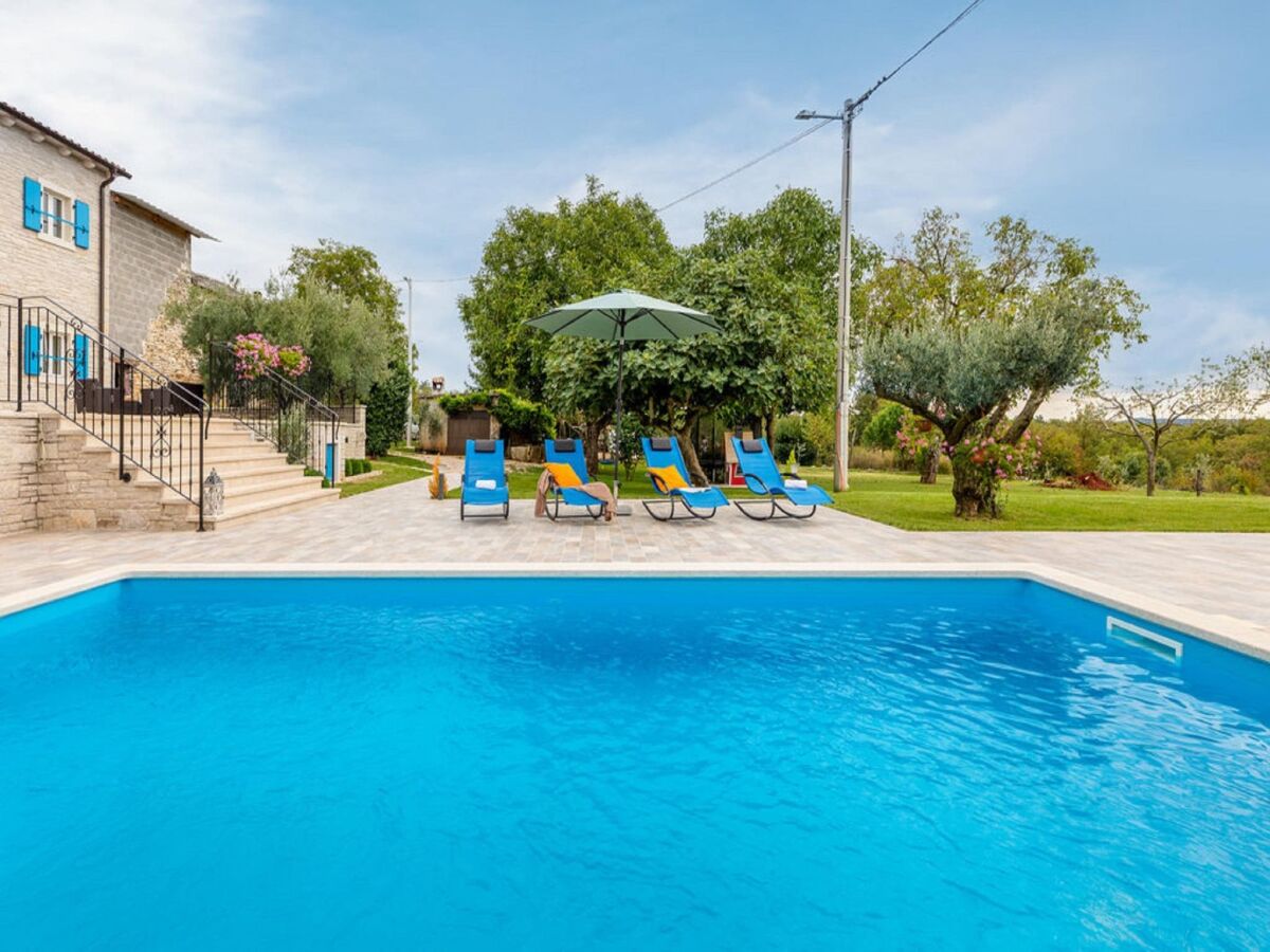 Villa Stilvolle Villa mit Swimmingpool und Garten - Outdoor photo 2