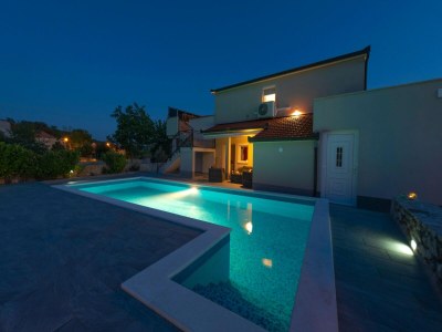 Villa Villa in Ugljane with private pool - Outdoor photo 2