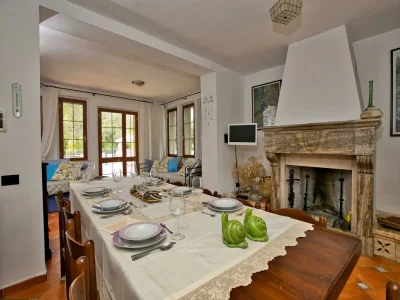 Holiday house Hillside Pool & Spa Retreat - Features photo 20