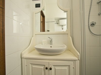 Holiday house Hillside Pool & Spa Retreat - Features photo 21