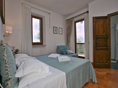 Holiday house Hillside Pool & Spa Retreat - Features photo 25