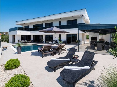 Villa Royal Hill with pool - Outdoor photo 9