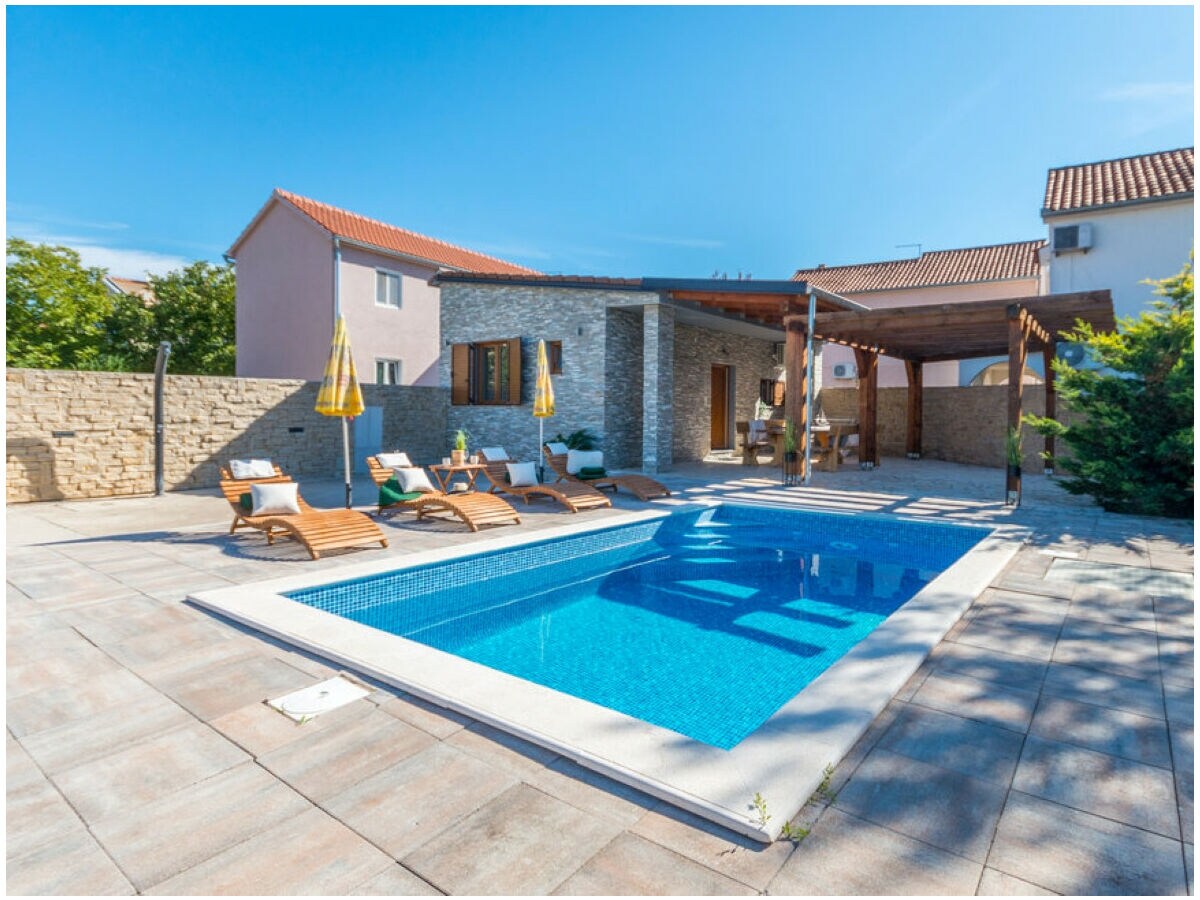 Holiday house Holiday Home Ema with pool