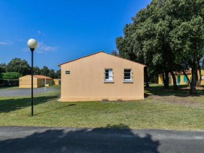 Holiday house Gîte  in a holiday park with pool in Charente-Maritime - Holiday house