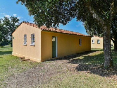 Holiday house Gîte  in a holiday park with pool - Outdoor photo 6