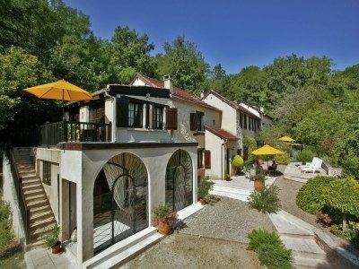 Holiday park Stylish stay on a private estate with sauna, heated pool and bubble bath - Outdoor photo 6