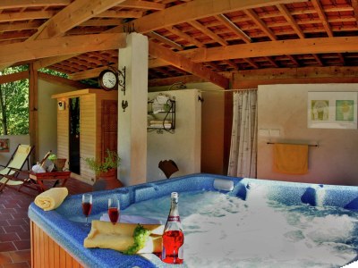 Holiday park Stylish stay on a private estate with sauna, heated pool and bubble bath - Outdoor photo 25