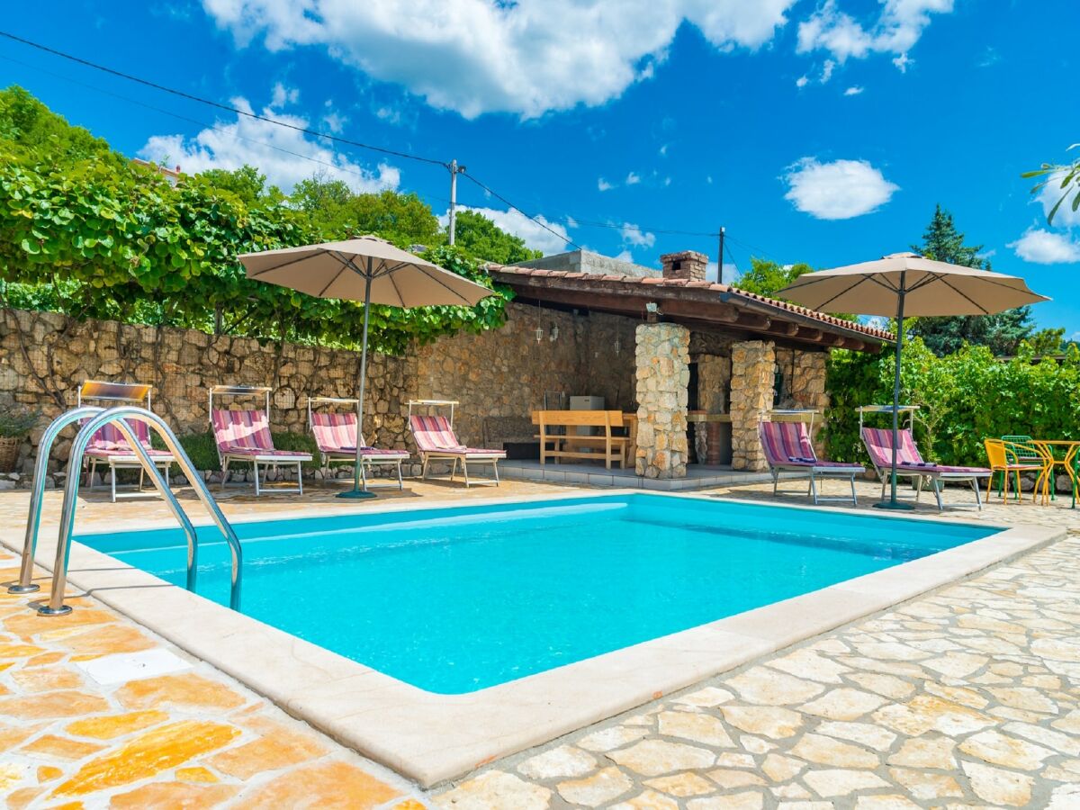 Villa Apartment in Crikvenica with Scenic Terrace - Outdoor photo 2