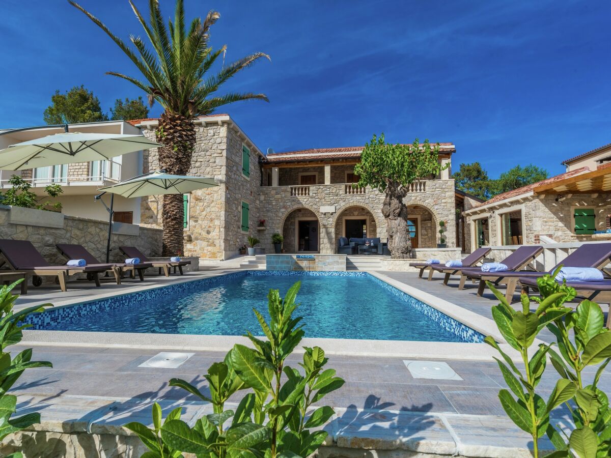 Villa Villa in Sukošan mit Pool am Meer