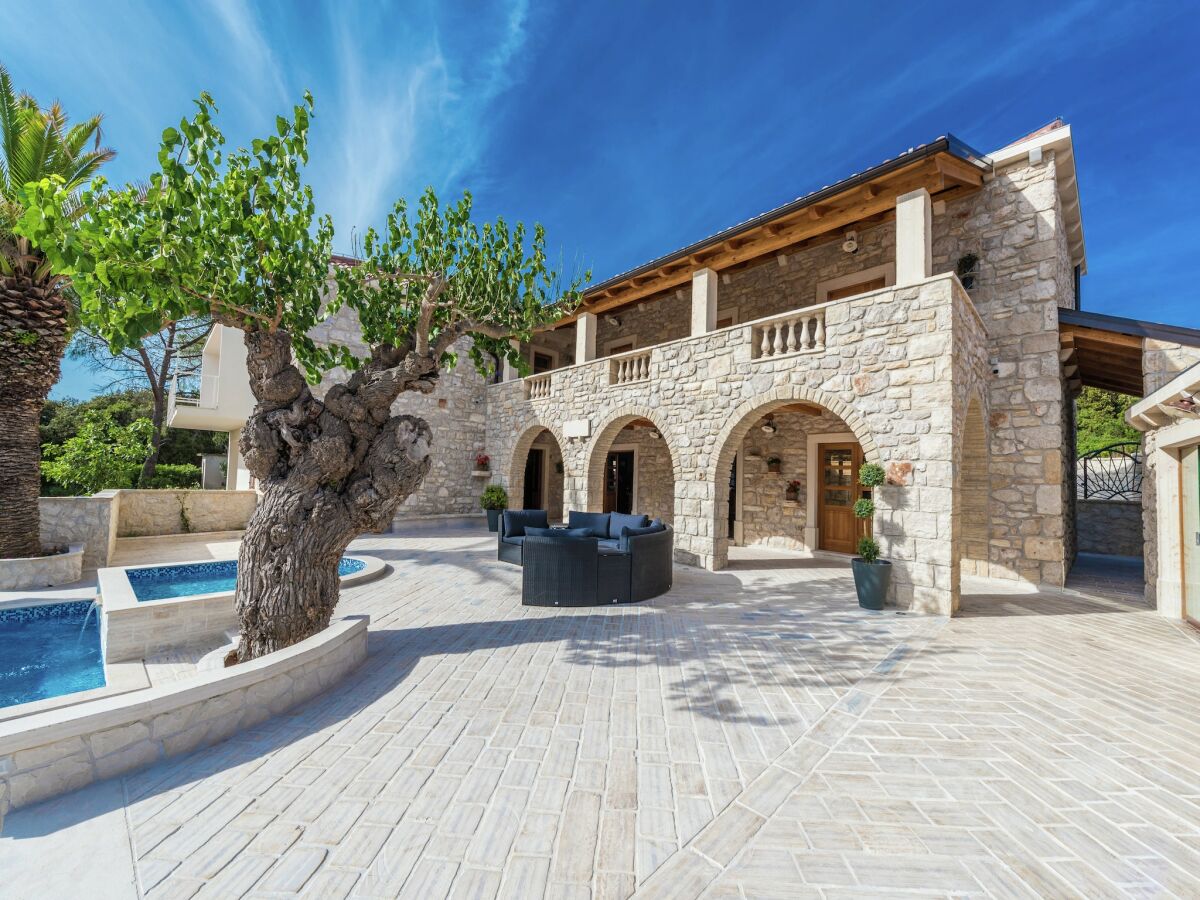 Villa Villa in Sukošan mit Pool am Meer - Outdoor photo 2