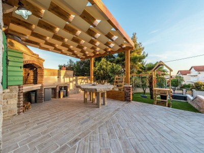 Villa Villa in Sukošan mit Pool am Meer - Outdoor photo 7