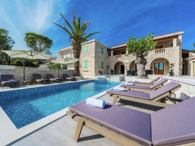 Villa Villa in Sukošan mit Pool am Meer - Outdoor photo 8