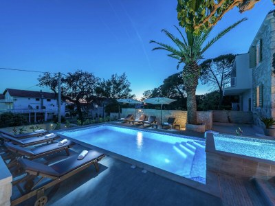 Villa Villa in Sukošan mit Pool am Meer - Outdoor photo 9