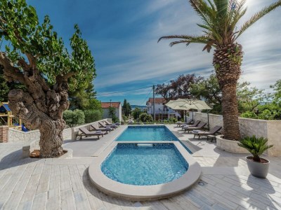 Villa Villa in Sukošan mit Pool am Meer - Outdoor photo 10