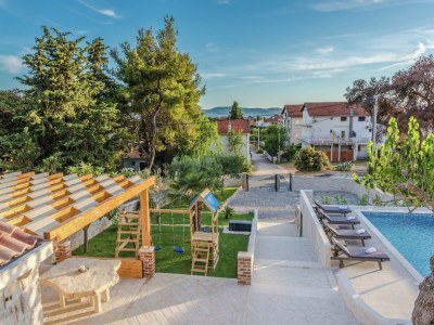 Villa Villa in Sukošan mit Pool am Meer - Outdoor photo 11