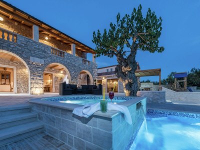 Villa Villa in Sukošan mit Pool am Meer - Outdoor photo 12