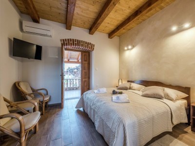 Villa Villa in Sukošan mit Pool am Meer - Features photo 14