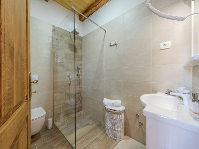 Villa Villa in Sukošan mit Pool am Meer - Features photo 26