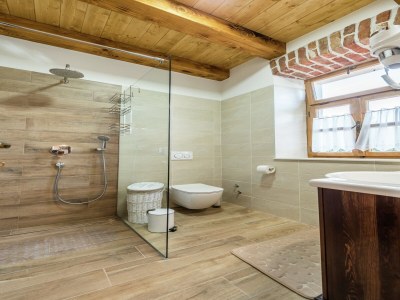 Villa Villa in Sukošan mit Pool am Meer - Features photo 35