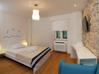 Villa Villa in Bol with Pool and Sea View - Features photo 11