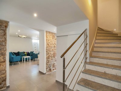 Villa Villa in Bol with Pool and Sea View - Features photo 18